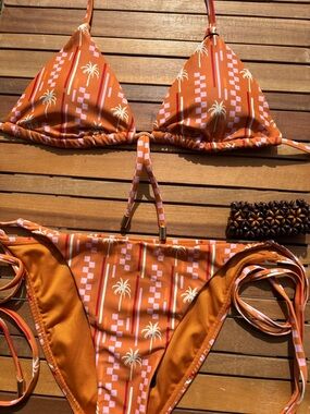 MEDIUM NWT Escape to Paradise Palm Pink Red Gold Orange Sunset Triangle Bikini